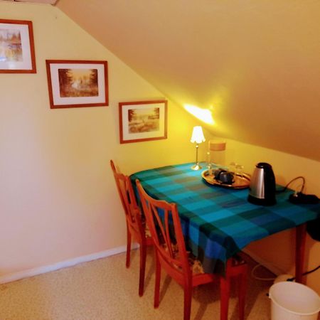 Small Bedroom, Outside Toilet, Shower Kitchen, 120 M From Sandbach Bräcke Exterior foto